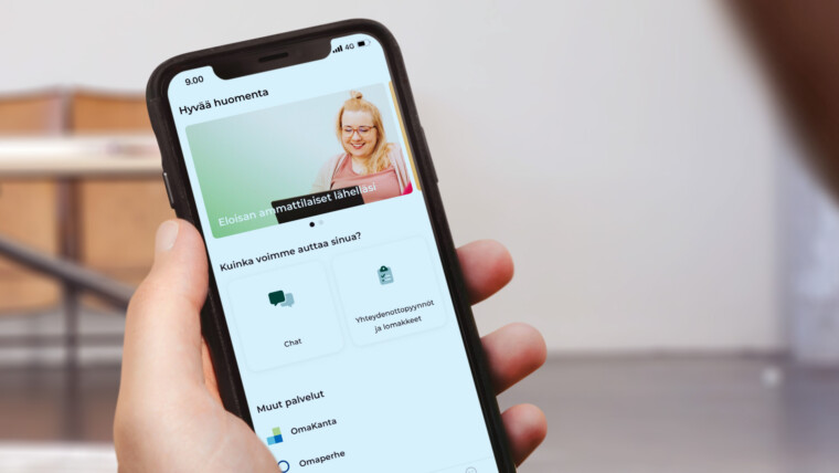 kuva matkapuhelimesta jonka näytöllä on avoinna OmaEloisa-sovellus