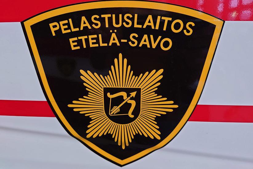 Etelä-Savon pelastuslaitoksen logo auon kyljessä.