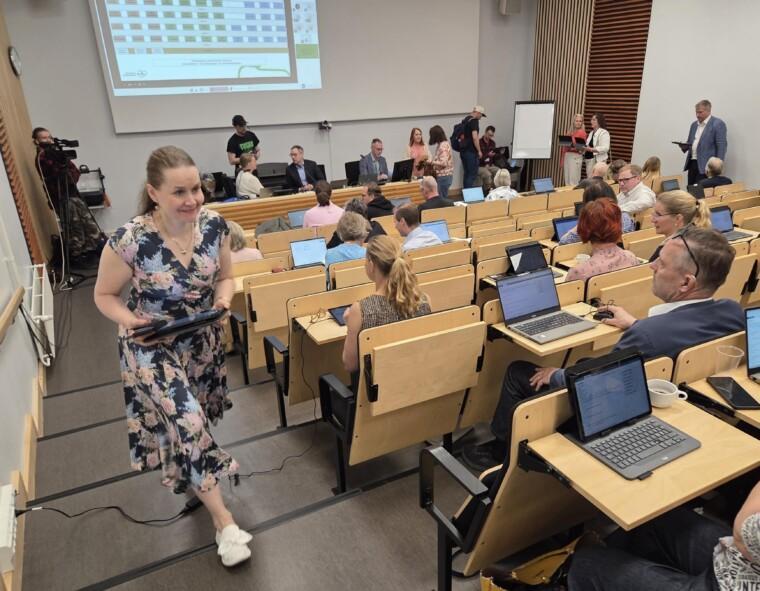 Jaana Strandman käytävällä